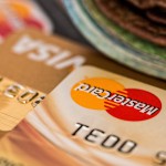 Karty kredytowe, jak oszczędzać a nie wpadać w długi?